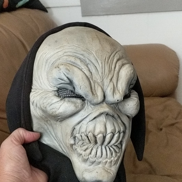 Scary Halloween Mask - Picture 1 of 4